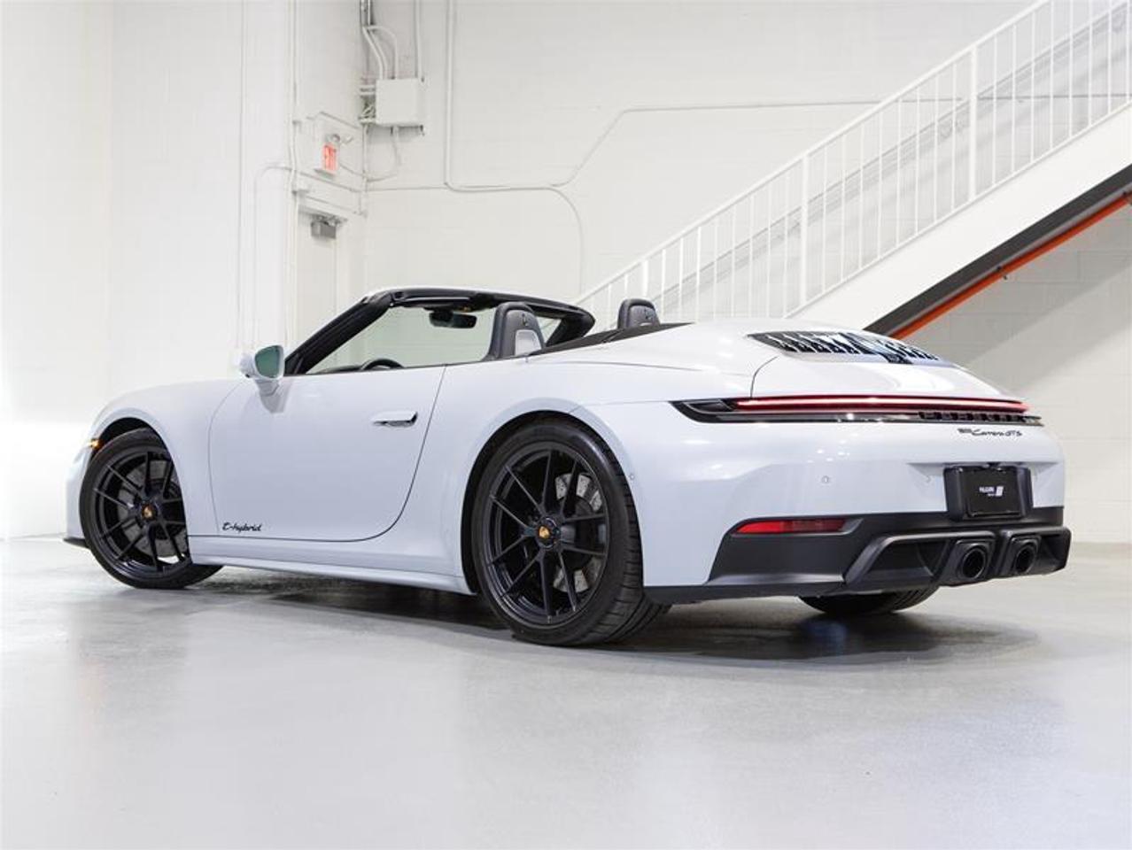 2025 Porsche 911 Carrera GTS CABRIOLET Photo2