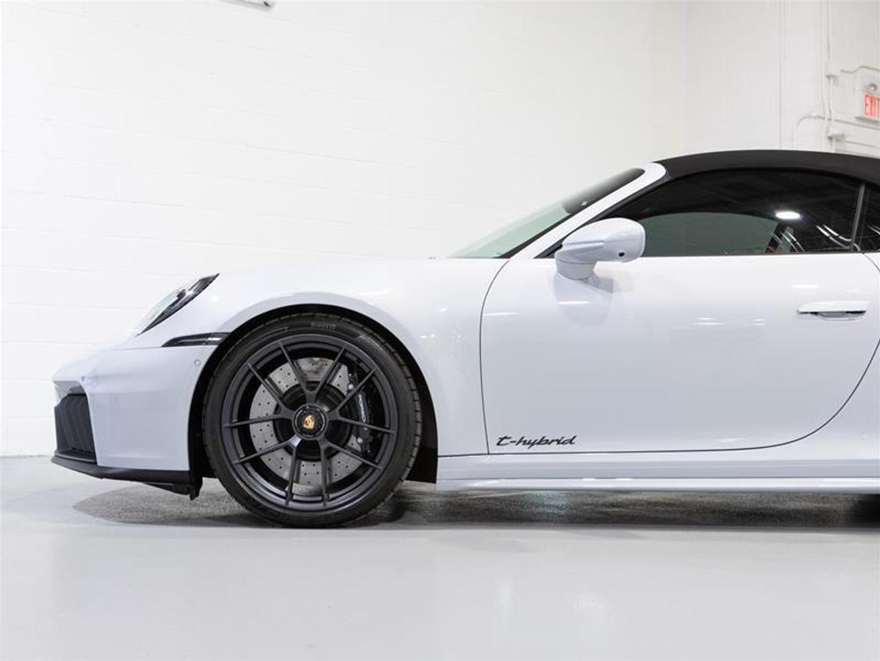 2025 Porsche 911 Carrera GTS CABRIOLET Photo