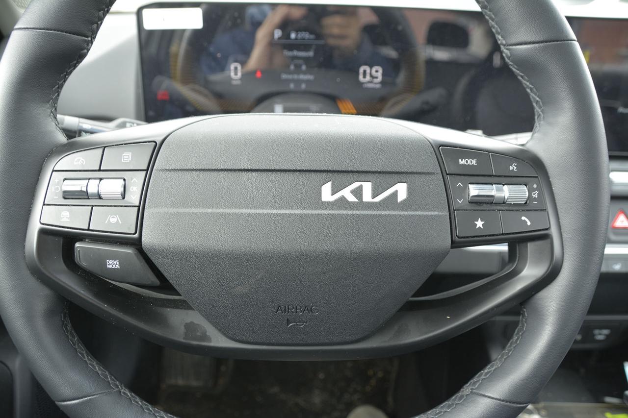2025 Kia K4 EX   LEATHER   PUSH BUTTON START Photo