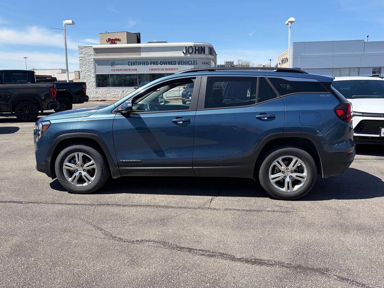 2024 GMC Terrain SLE Photo2
