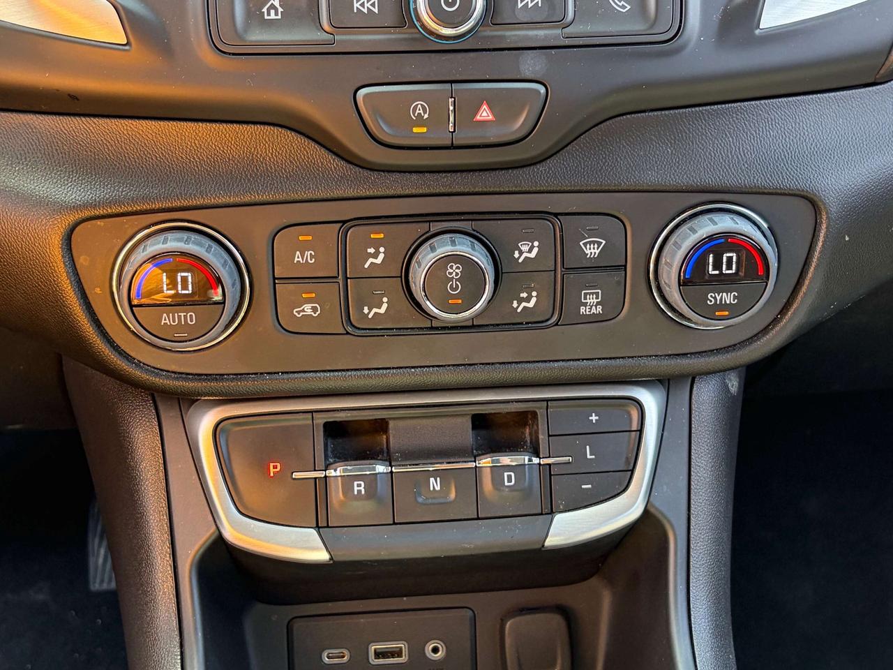 2024 GMC Terrain SLE Photo