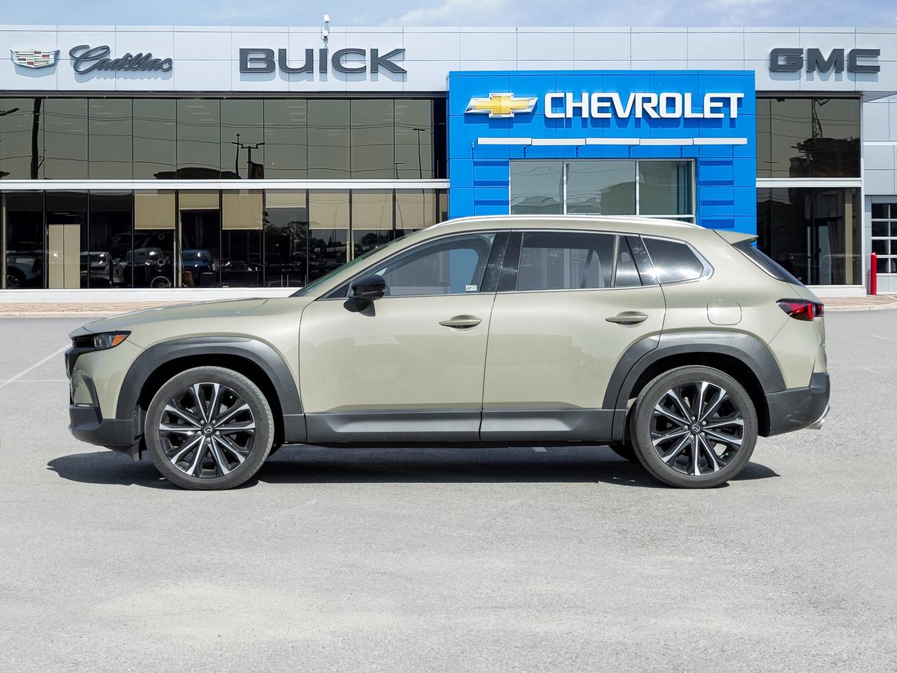 2023 Mazda CX-50 AWD   GT TURBO   TOP TRIM   VERY LOW KMS Photo2