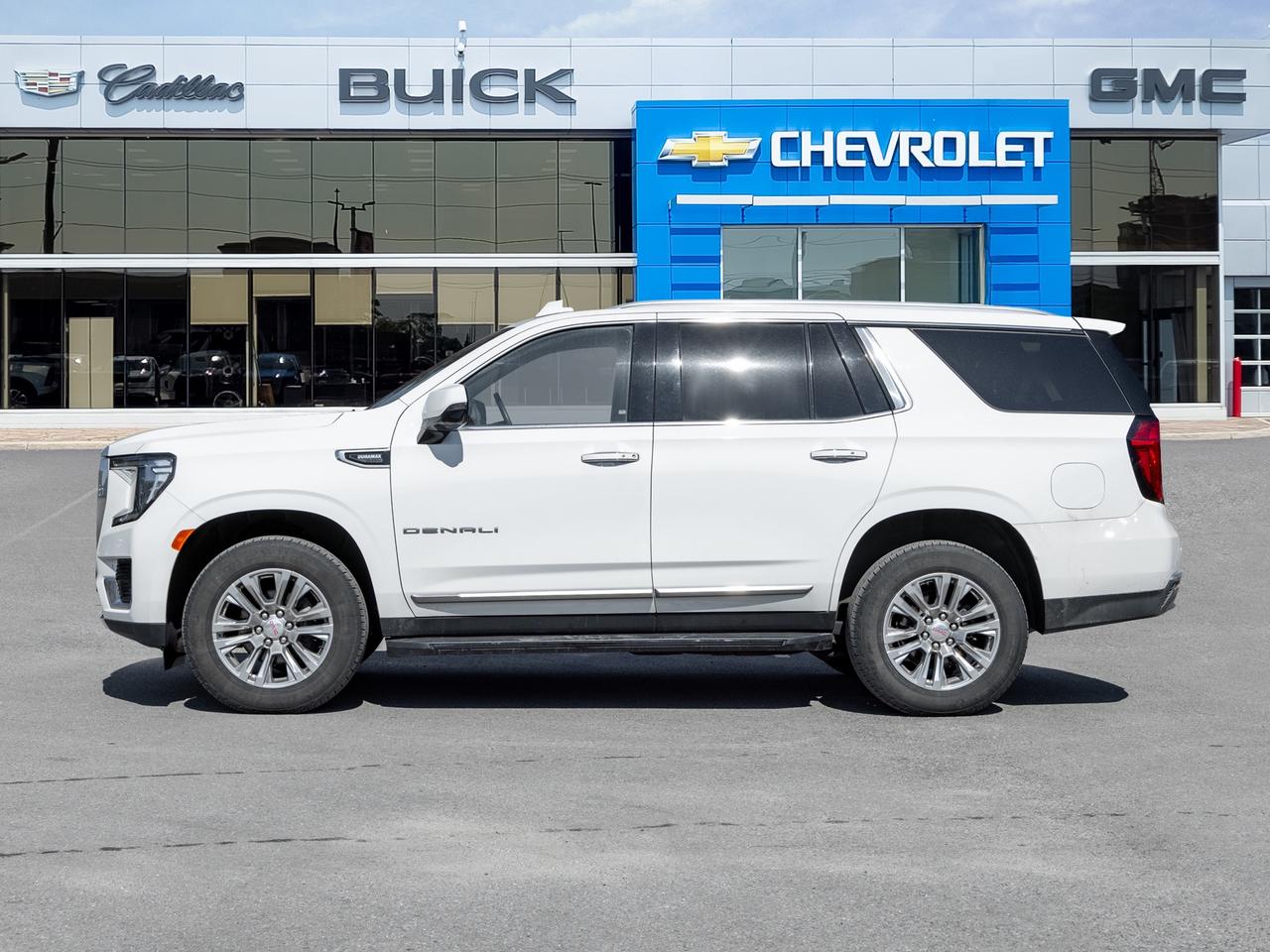 2023 GMC Yukon Diesel   Panoramic Roof   HUD   Adaptive Cruise Photo3