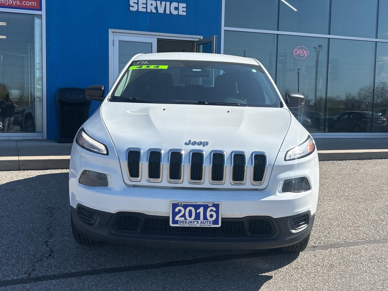 2016 Jeep Cherokee Sport Photo