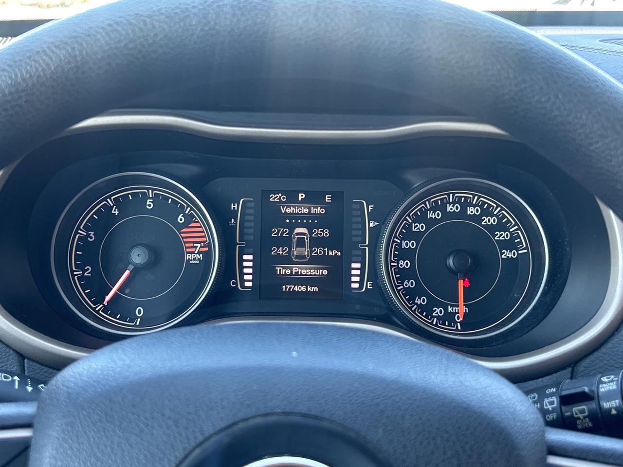 2016 Jeep Cherokee Sport Photo