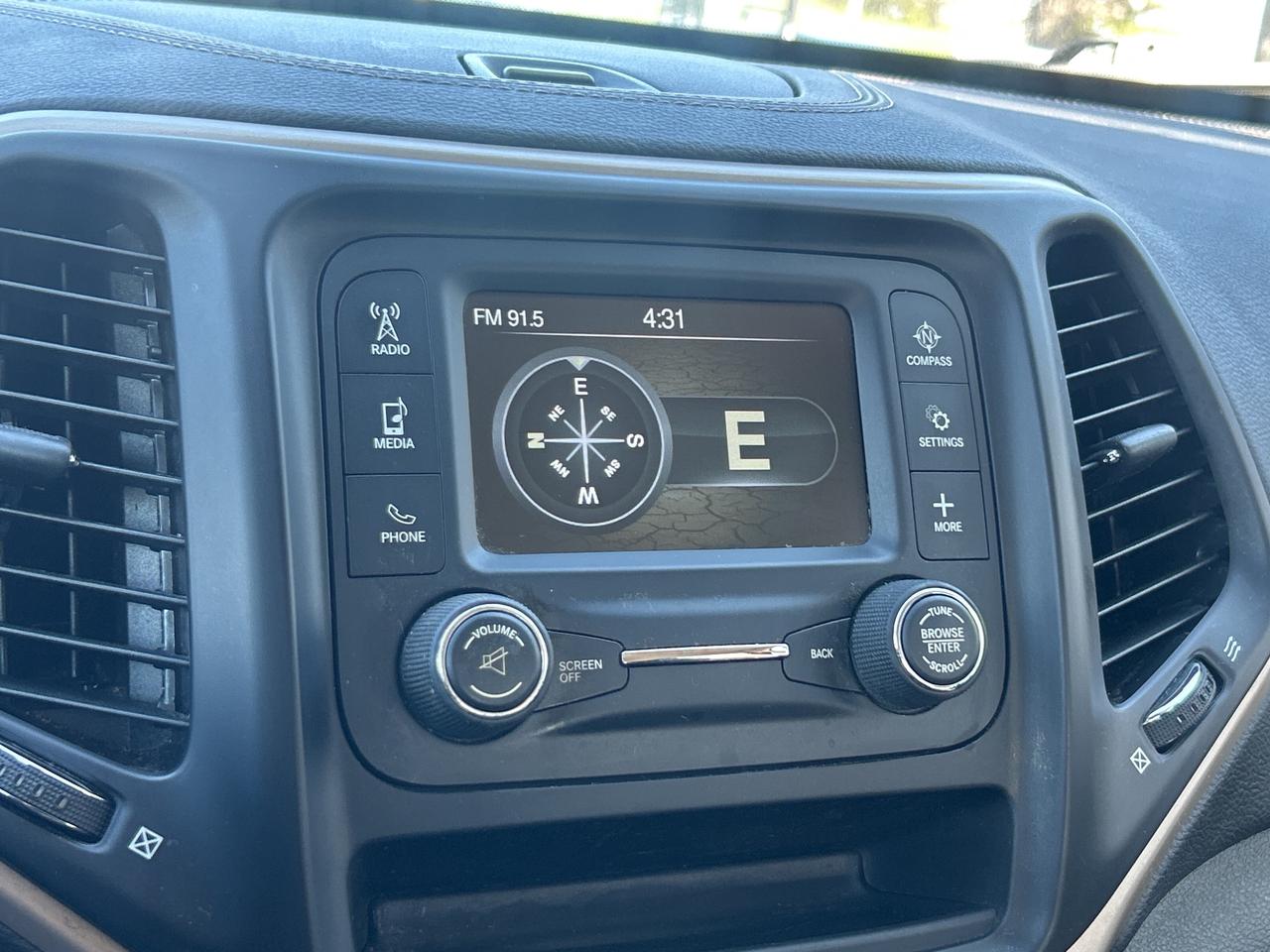 2016 Jeep Cherokee Sport Photo