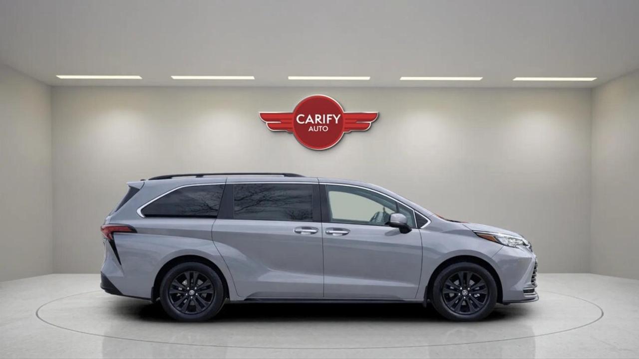 2025 Toyota Sienna XSE 7-Passenger All-wheel Drive with RES Photo3