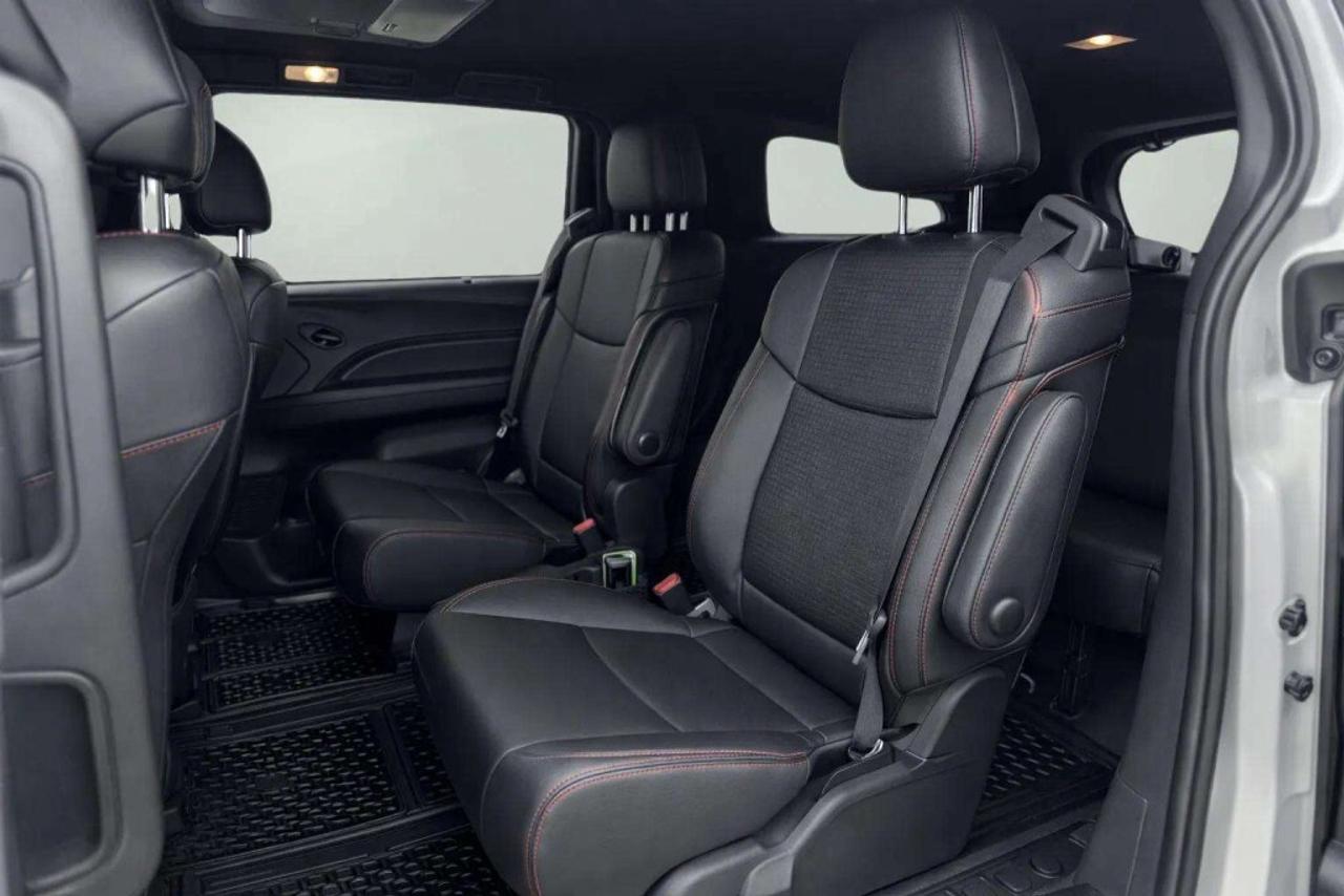 2025 Toyota Sienna XSE 7-Passenger All-wheel Drive with RES Photo