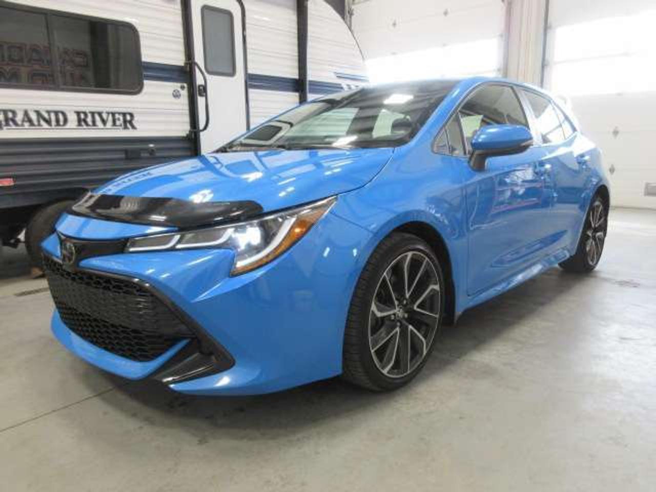 2021 Toyota Corolla SE HATCH, AUTO, ALLOYS, HTD. SEATS, JUST 34K! Photo