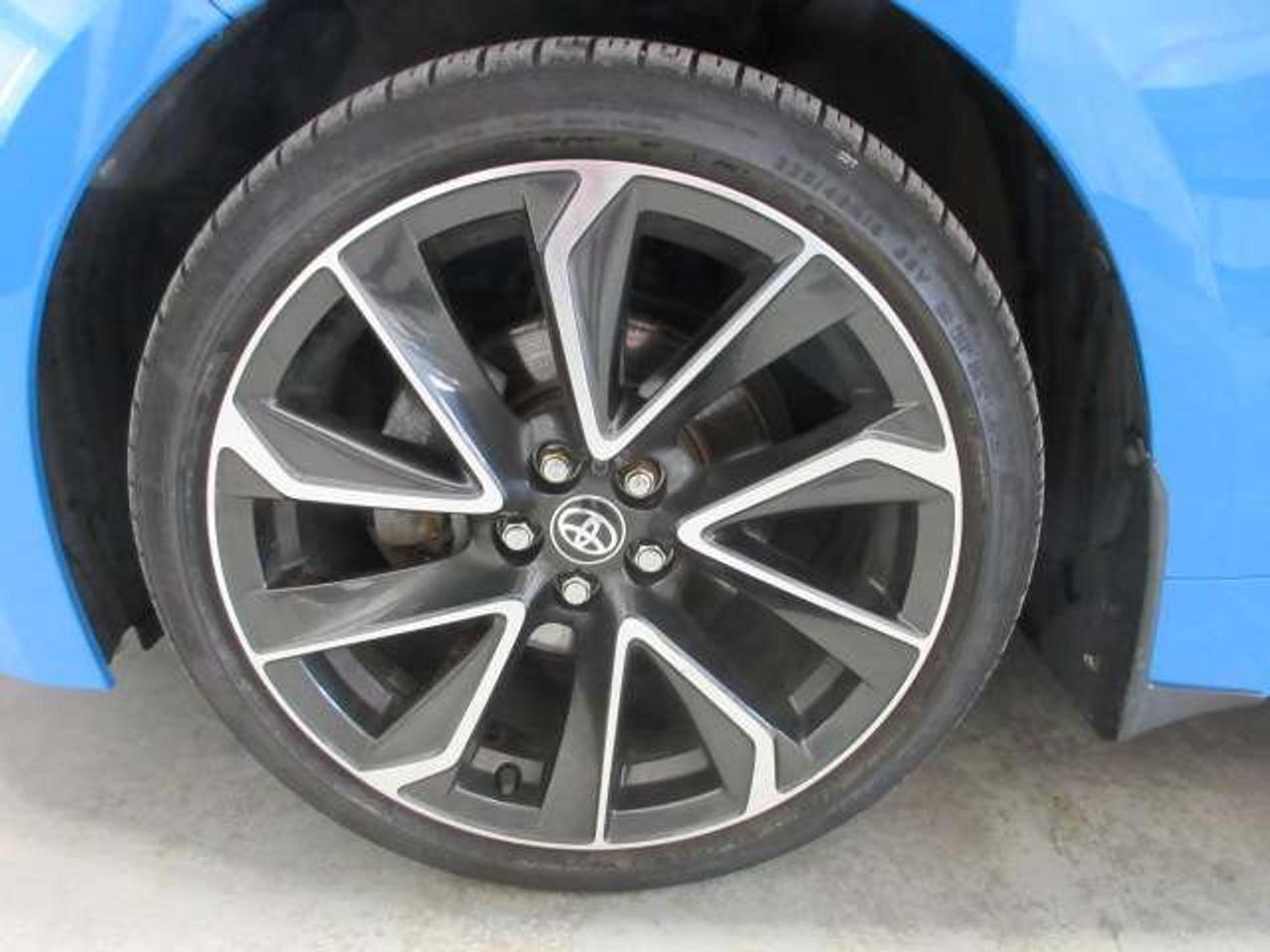 2021 Toyota Corolla SE HATCH, AUTO, ALLOYS, HTD. SEATS, JUST 34K! Photo