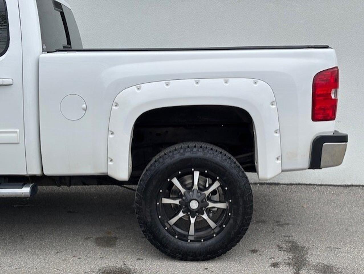 2014 Chevrolet SILVERADO 2500HD LTZ 4WD LEATHER-ROOF-NAVI-CAMERA-WHEELS-JACKED UP! Photo4