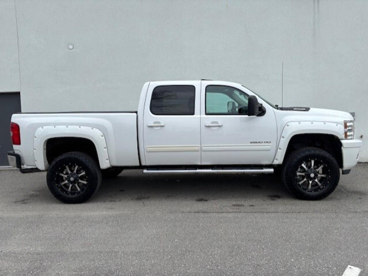 2014 Chevrolet SILVERADO 2500HD LTZ 4WD LEATHER-ROOF-NAVI-CAMERA-WHEELS-JACKED UP! Photo