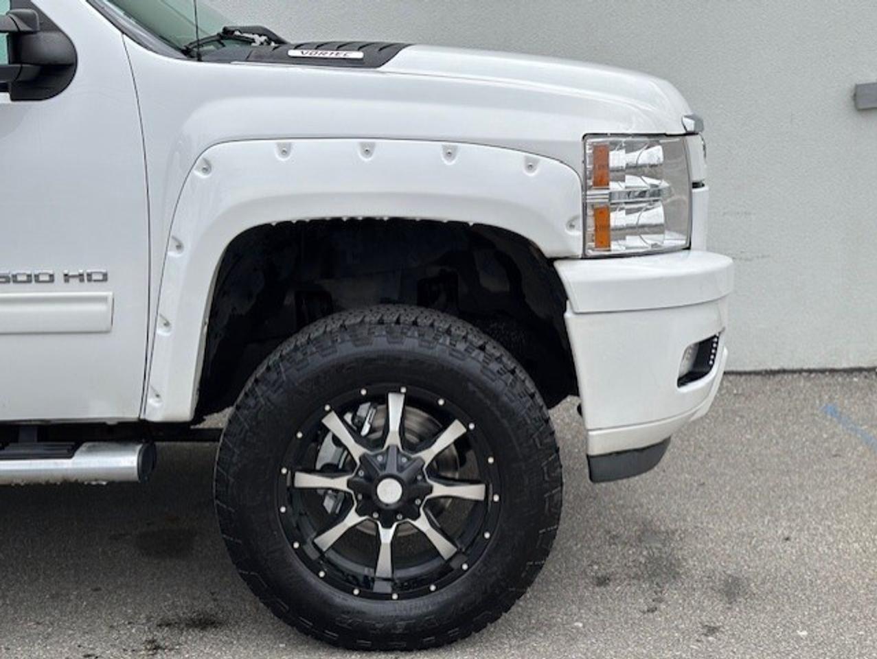 2014 Chevrolet SILVERADO 2500HD LTZ 4WD LEATHER-ROOF-NAVI-CAMERA-WHEELS-JACKED UP! Photo