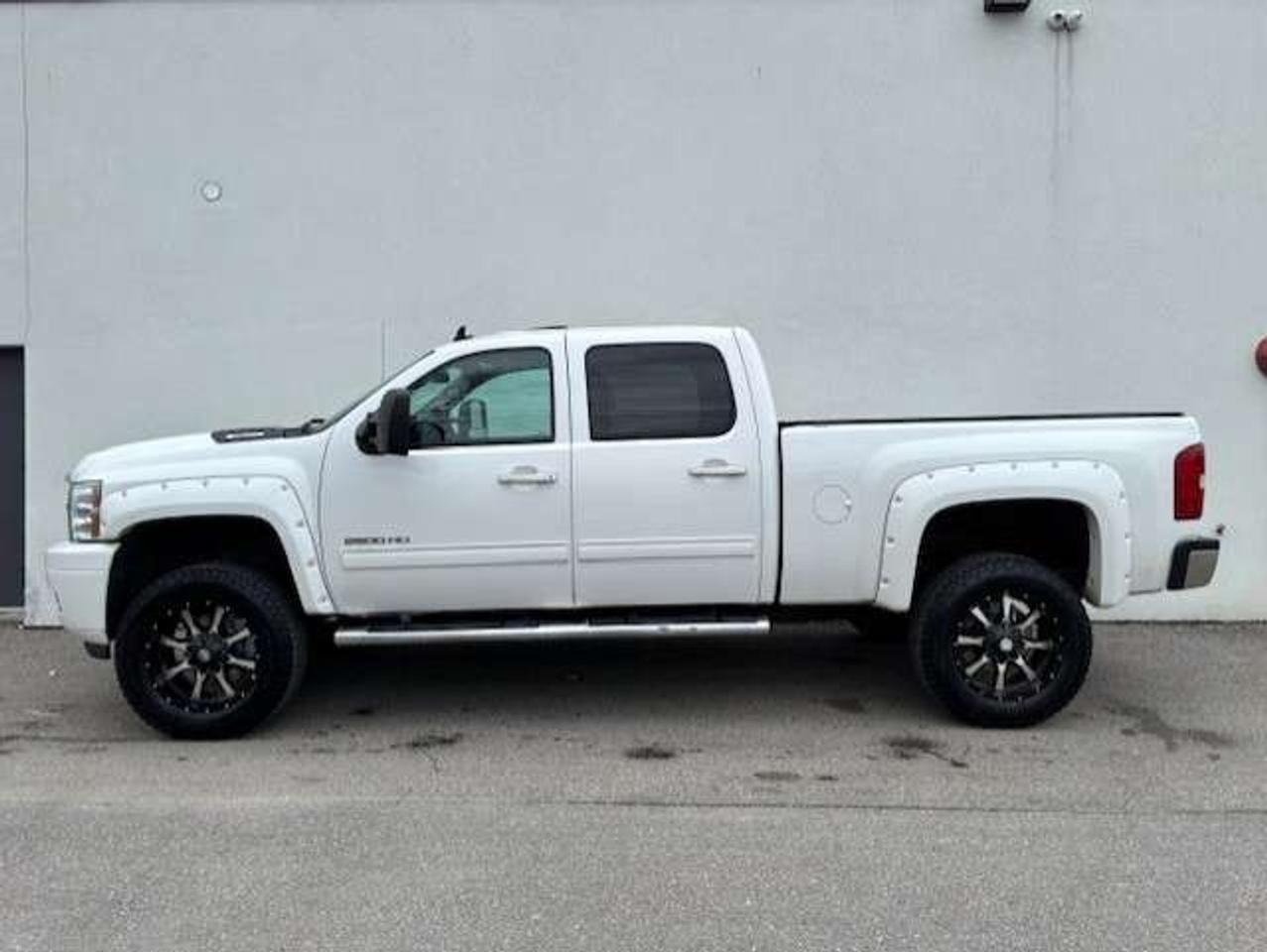 2014 Chevrolet Silverado 2500 LTZ 4WD LEATHER-ROOF-NAVI-CAMERA-WHEELS-JACKED UP! Photo