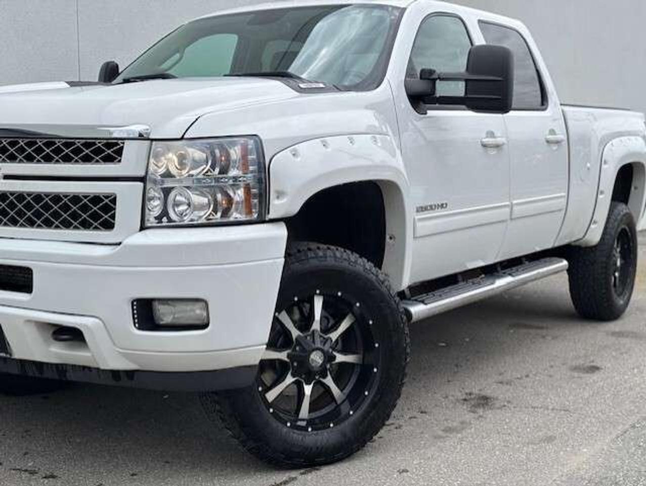 2014 Chevrolet Silverado 2500 LTZ 4WD LEATHER-ROOF-NAVI-CAMERA-WHEELS-JACKED UP! Photo