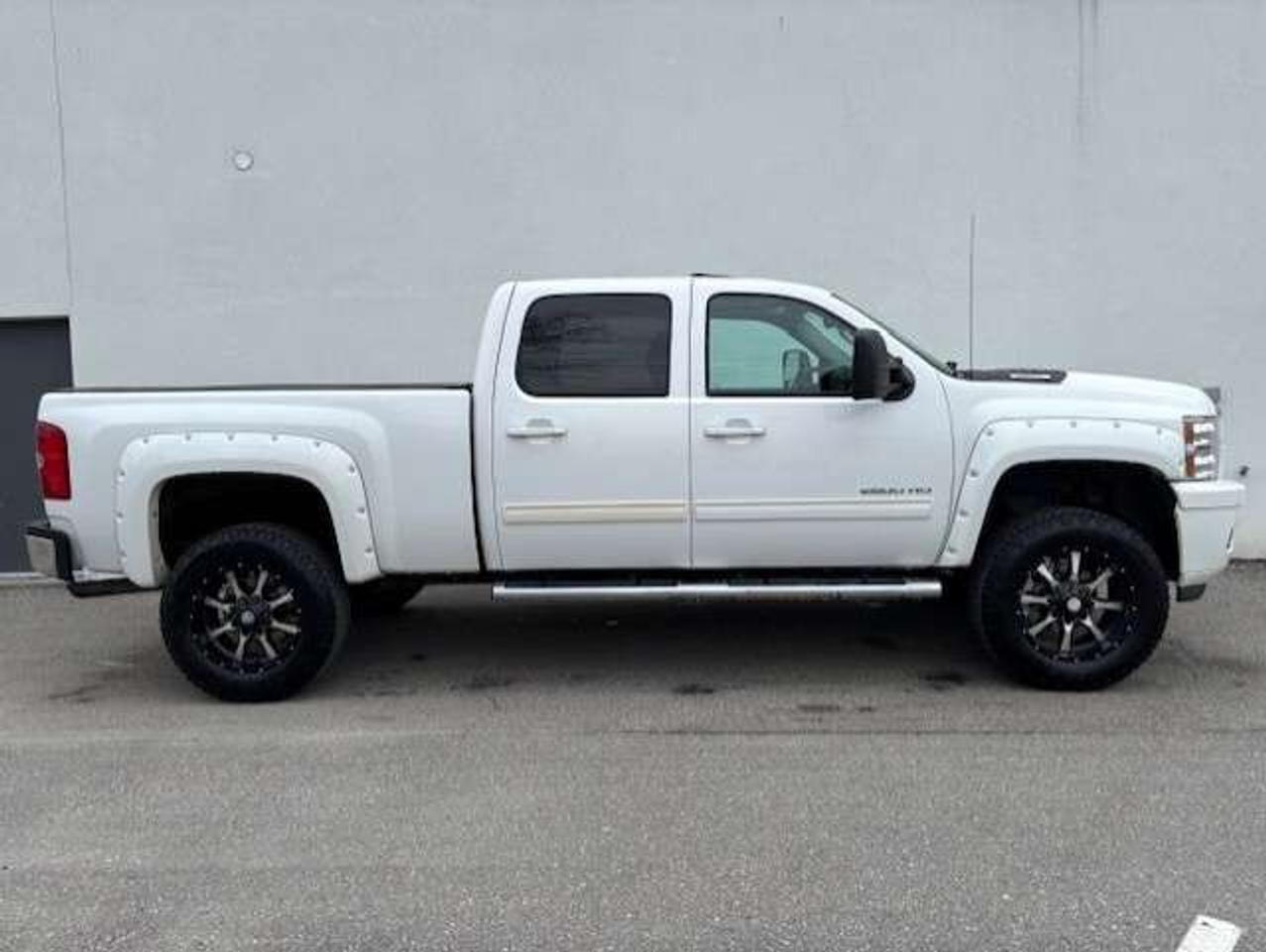 2014 Chevrolet Silverado 2500 LTZ 4WD LEATHER-ROOF-NAVI-CAMERA-WHEELS-JACKED UP! Photo