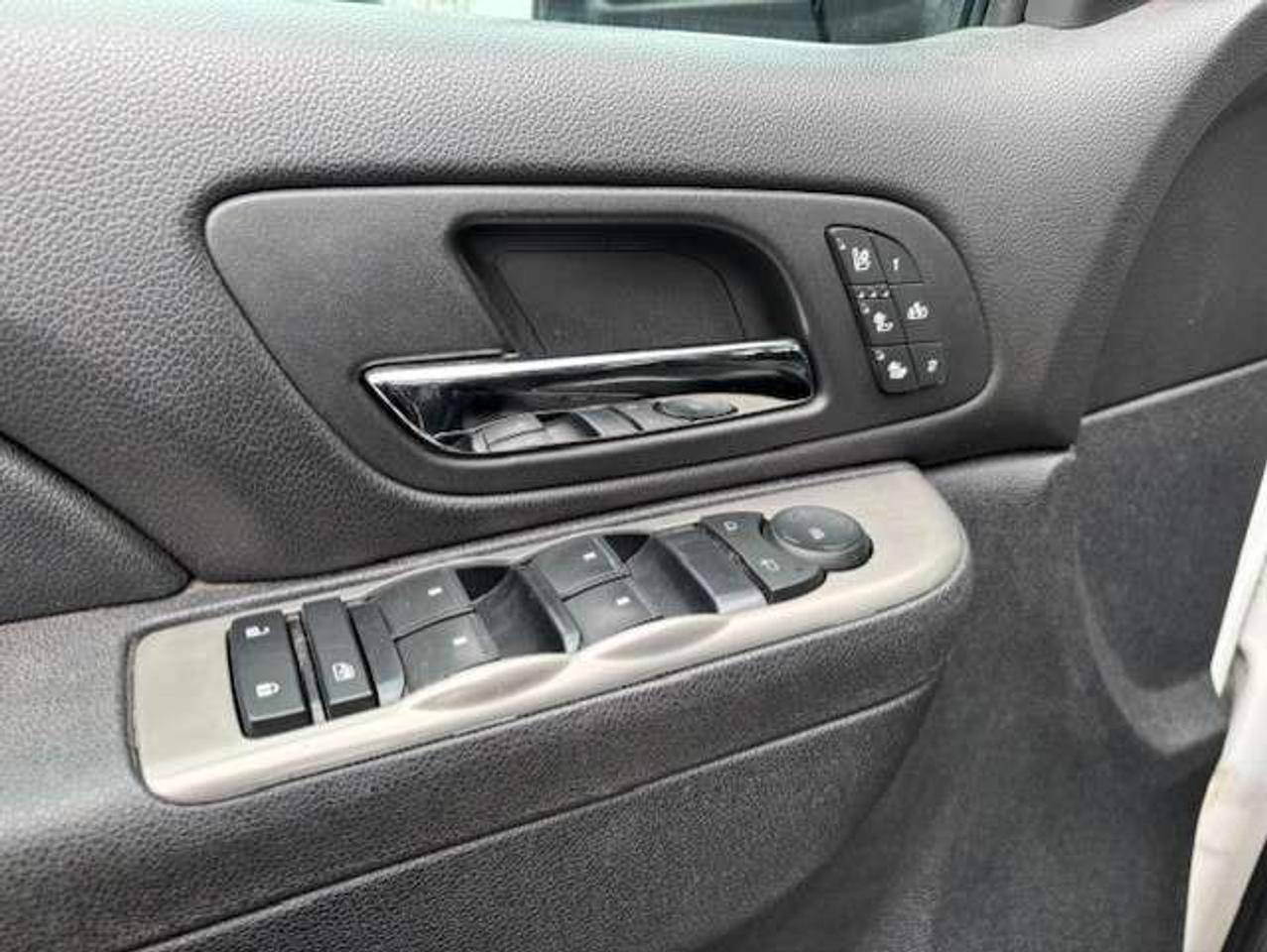 2014 Chevrolet Silverado 2500 LTZ 4WD LEATHER-ROOF-NAVI-CAMERA-WHEELS-JACKED UP! Photo
