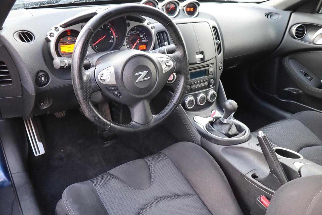 2017 Nissan Z 370Z Coupe Manual 6 Speed No Accident Low km Photo