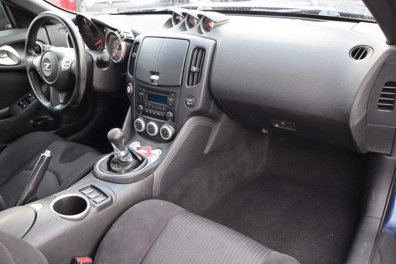 2017 Nissan Z 370Z Coupe Manual 6 Speed No Accident Low km Photo