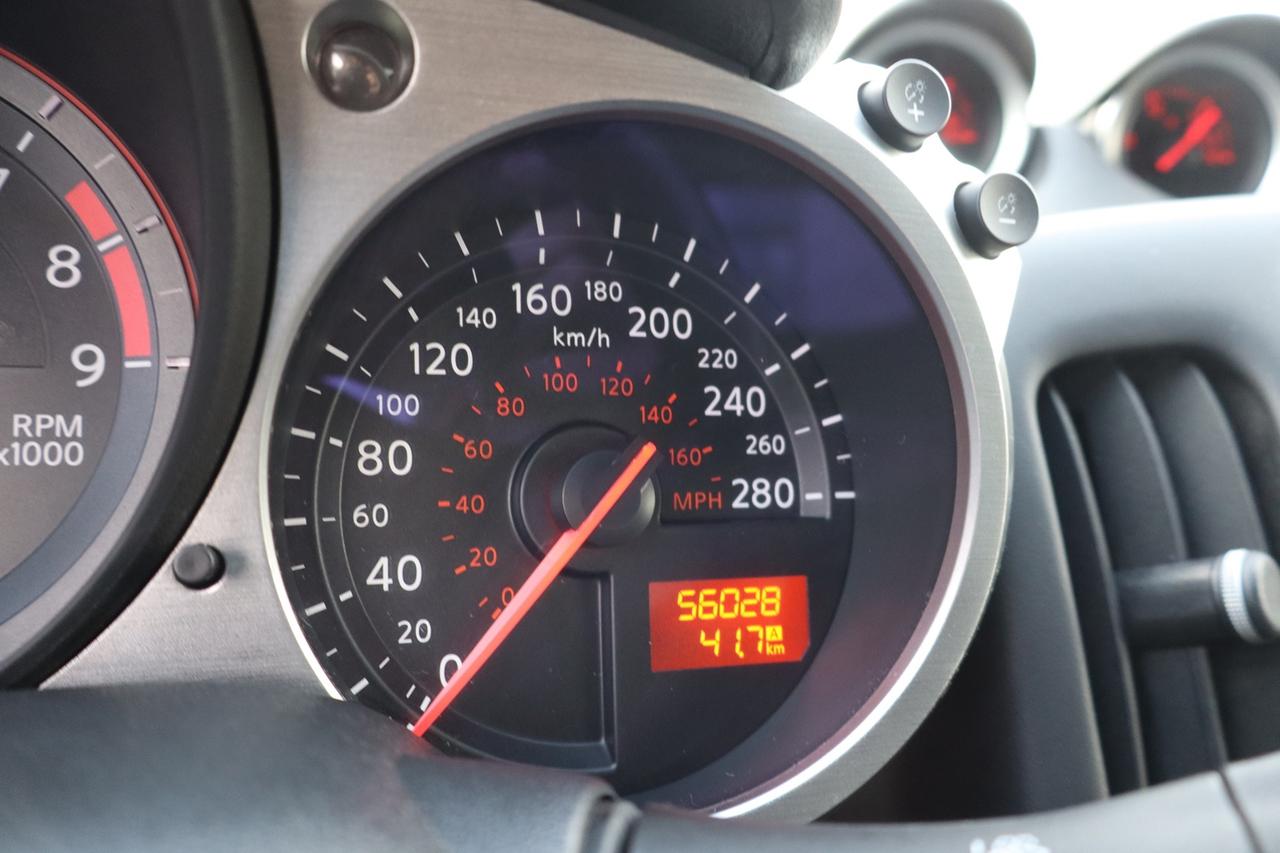 2017 Nissan Z 370Z Coupe Manual 6 Speed No Accident Low km Photo