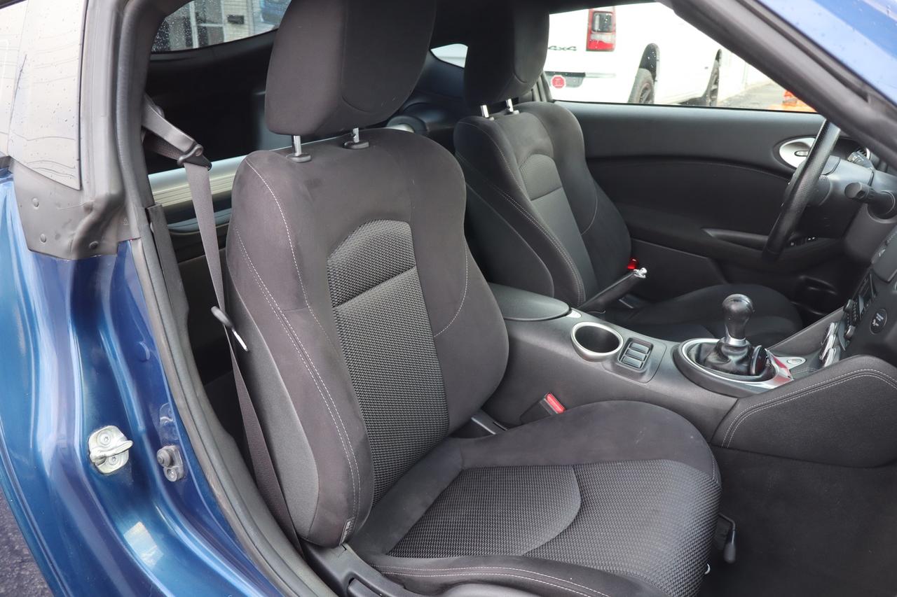 2017 Nissan Z 370Z Coupe Manual 6 Speed No Accident Low km Photo