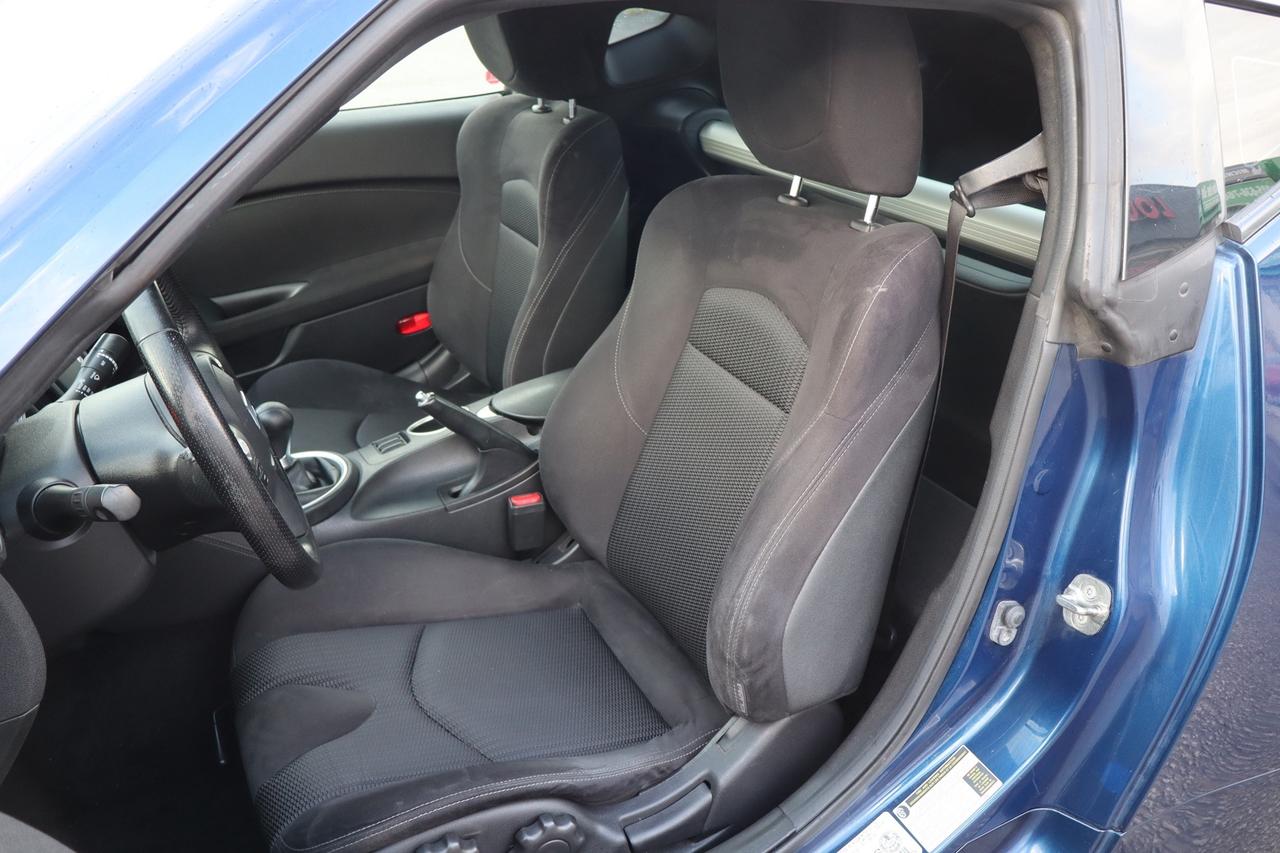 2017 Nissan Z 370Z Coupe Manual 6 Speed No Accident Low km Photo