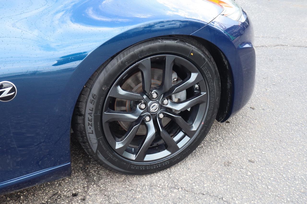 2017 Nissan Z 370Z Coupe Manual 6 Speed No Accident Low km Photo