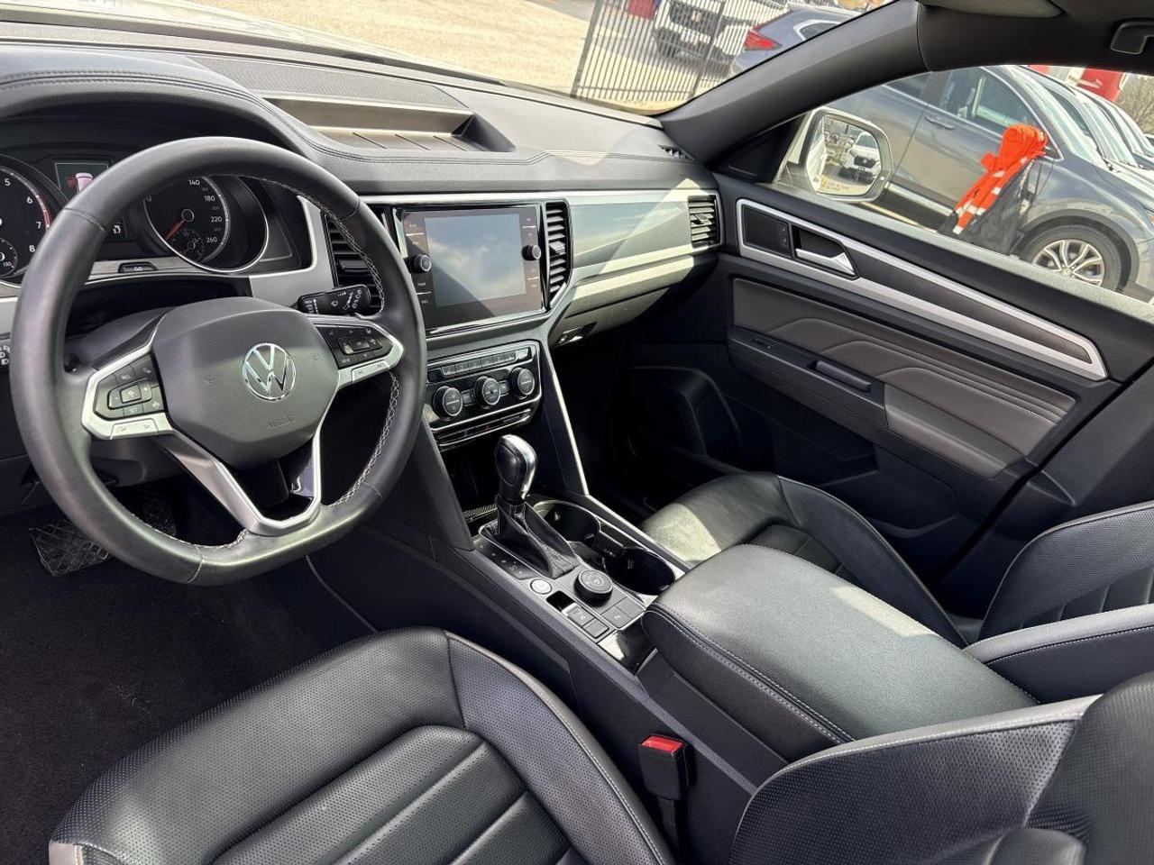 2021 Volkswagen Atlas Cross Sport Highline AWD/Leather/Moonroof/GPS Photo
