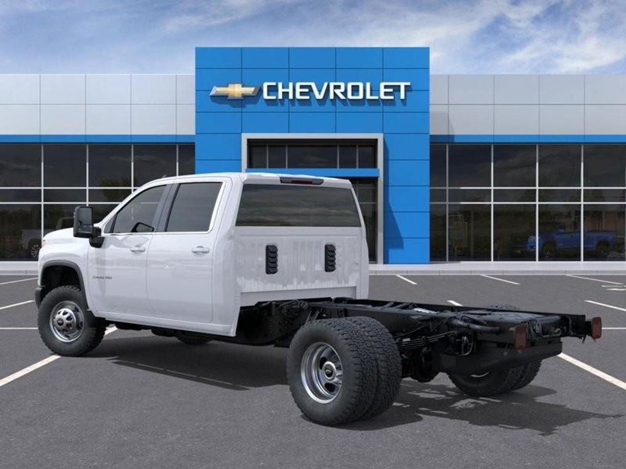 2026 Chevrolet Silverado 3500HD Chassis Work Truck 4x4 Crew Cab 177 in. WB DRW Photo