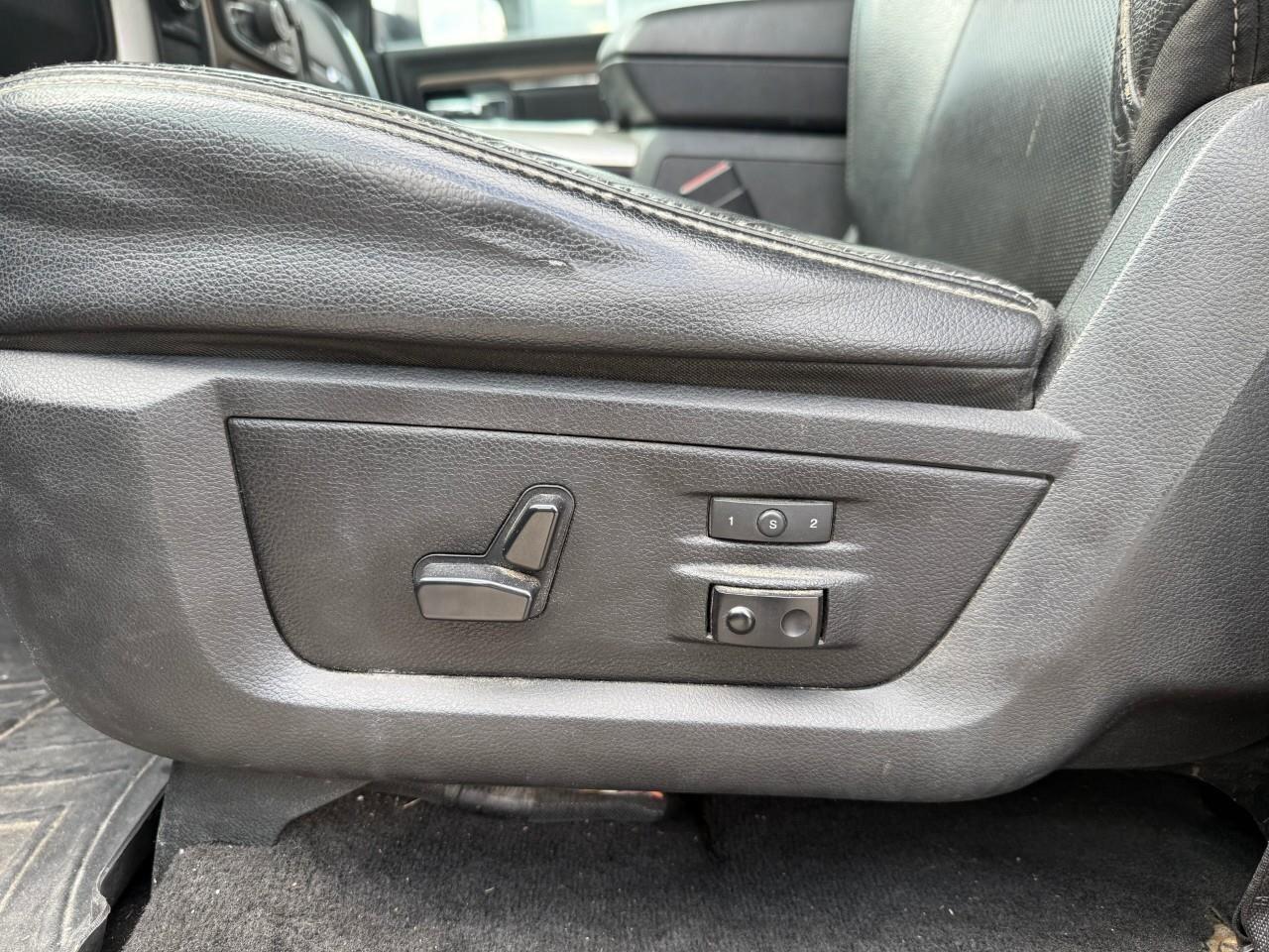 2016 RAM 2500 4WD Crew Cab 149  Laramie Photo