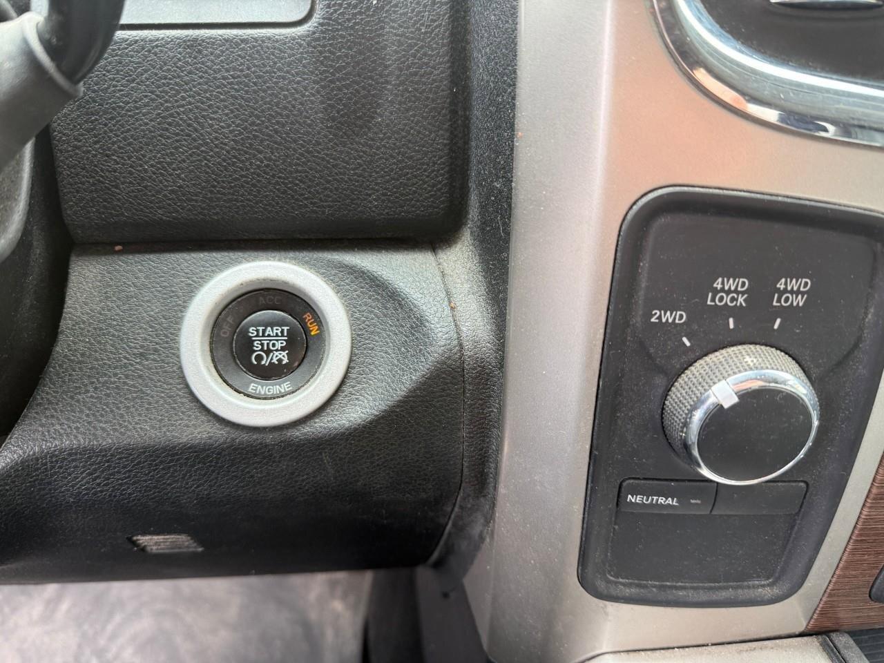 2016 RAM 2500 4WD Crew Cab 149  Laramie Photo