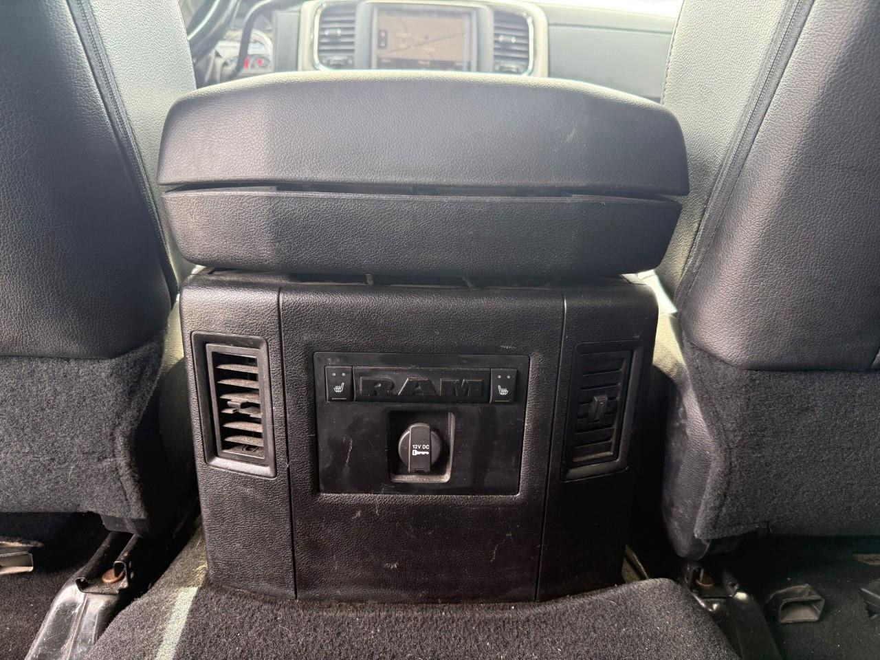 2016 RAM 2500 4WD Crew Cab 149  Laramie Photo