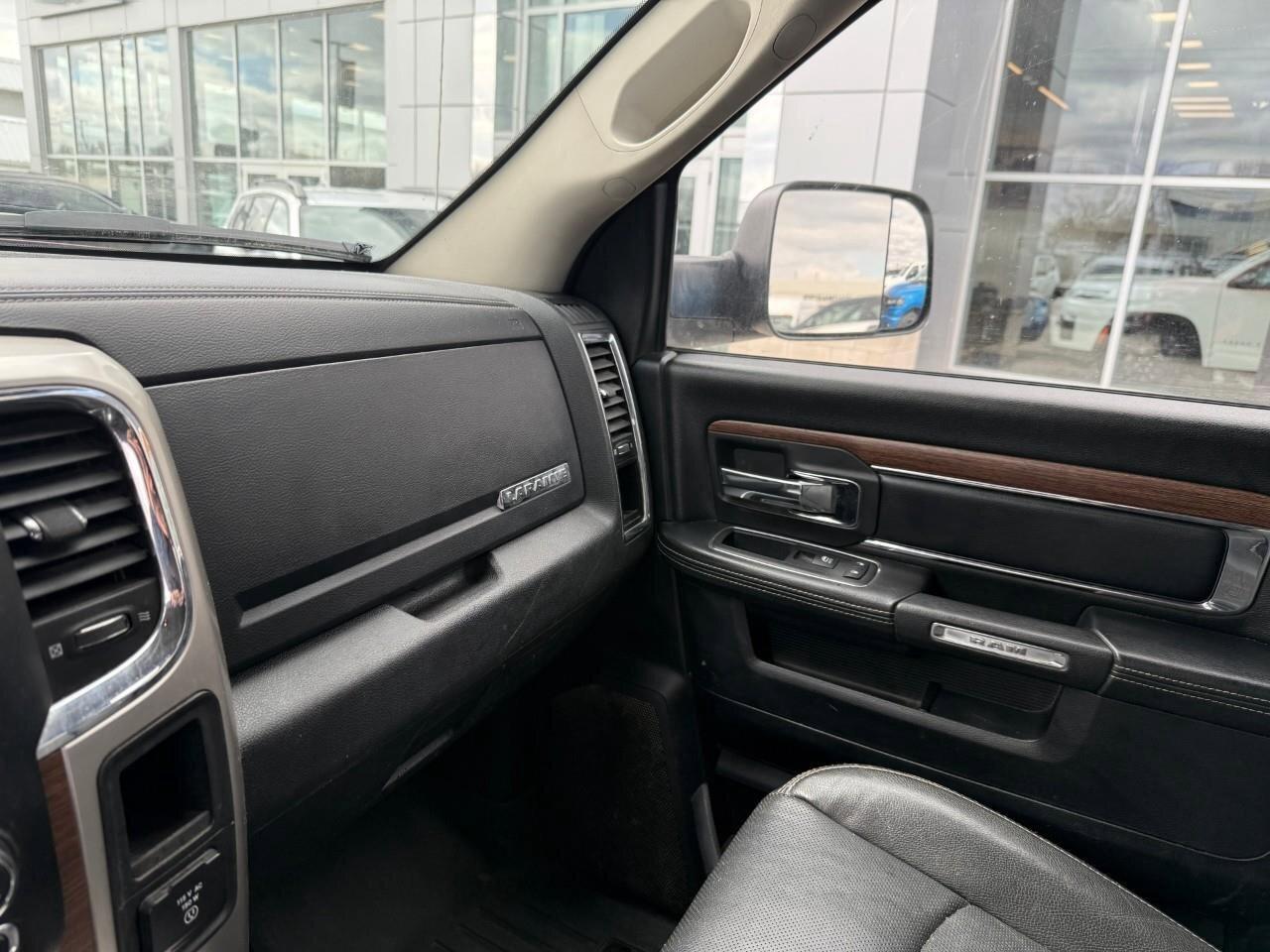 2016 RAM 2500 4WD Crew Cab 149  Laramie Photo