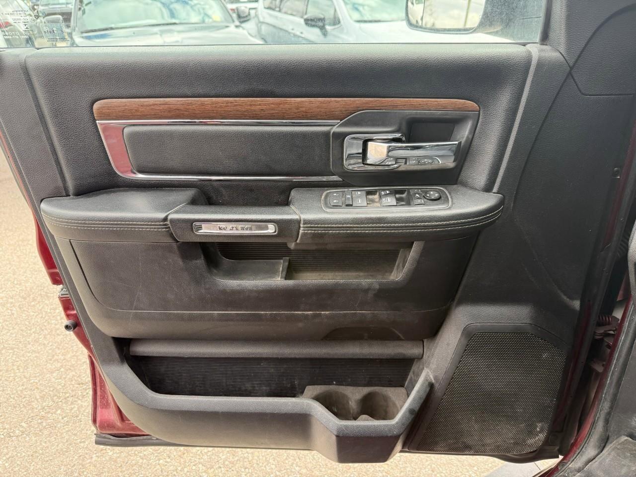 2016 RAM 2500 4WD Crew Cab 149  Laramie Photo