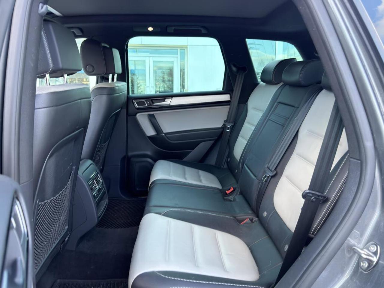 2017 Volkswagen Touareg AWD 4dr Wolfsburg Edition Photo