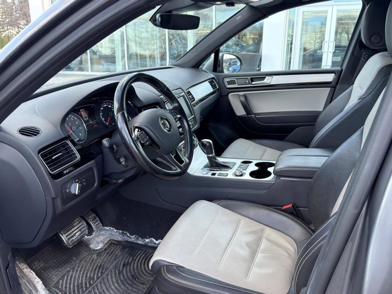 2017 Volkswagen Touareg  Photo