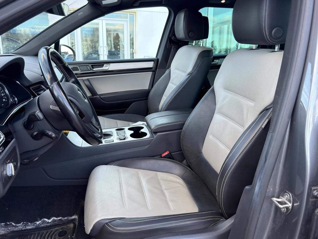2017 Volkswagen Touareg  Photo