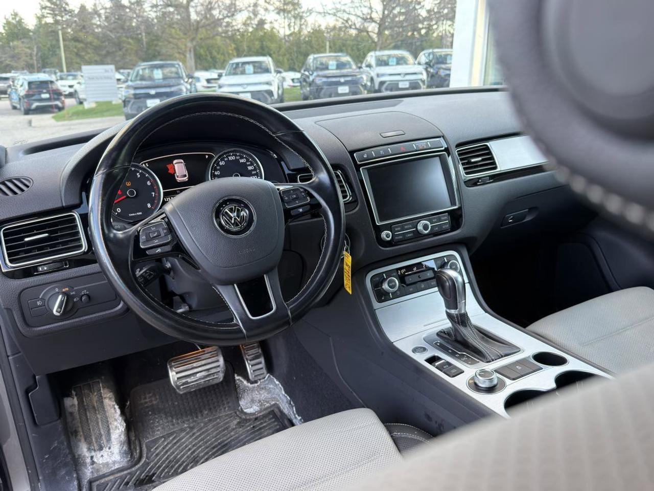 2017 Volkswagen Touareg  Photo