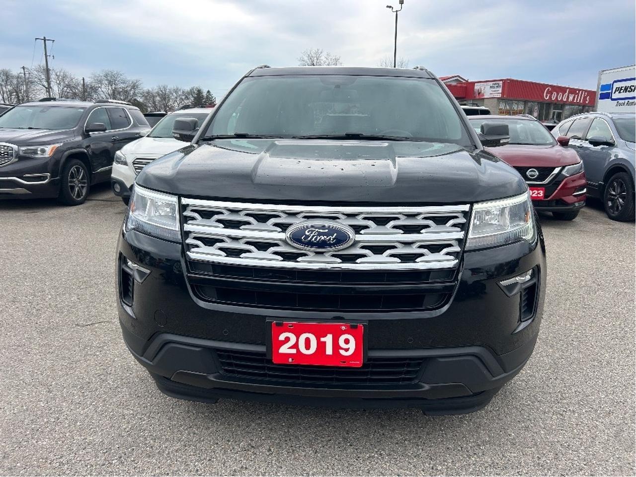 2019 Ford Explorer XLT, 4X4, HEATED LEATHER, REMOTE START! Photo