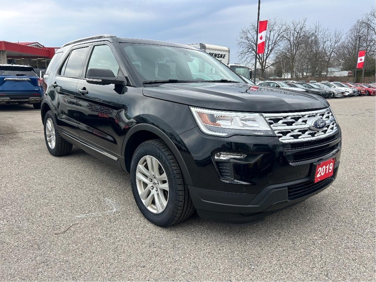2019 Ford Explorer XLT, 4X4, HEATED LEATHER, REMOTE START! Photo