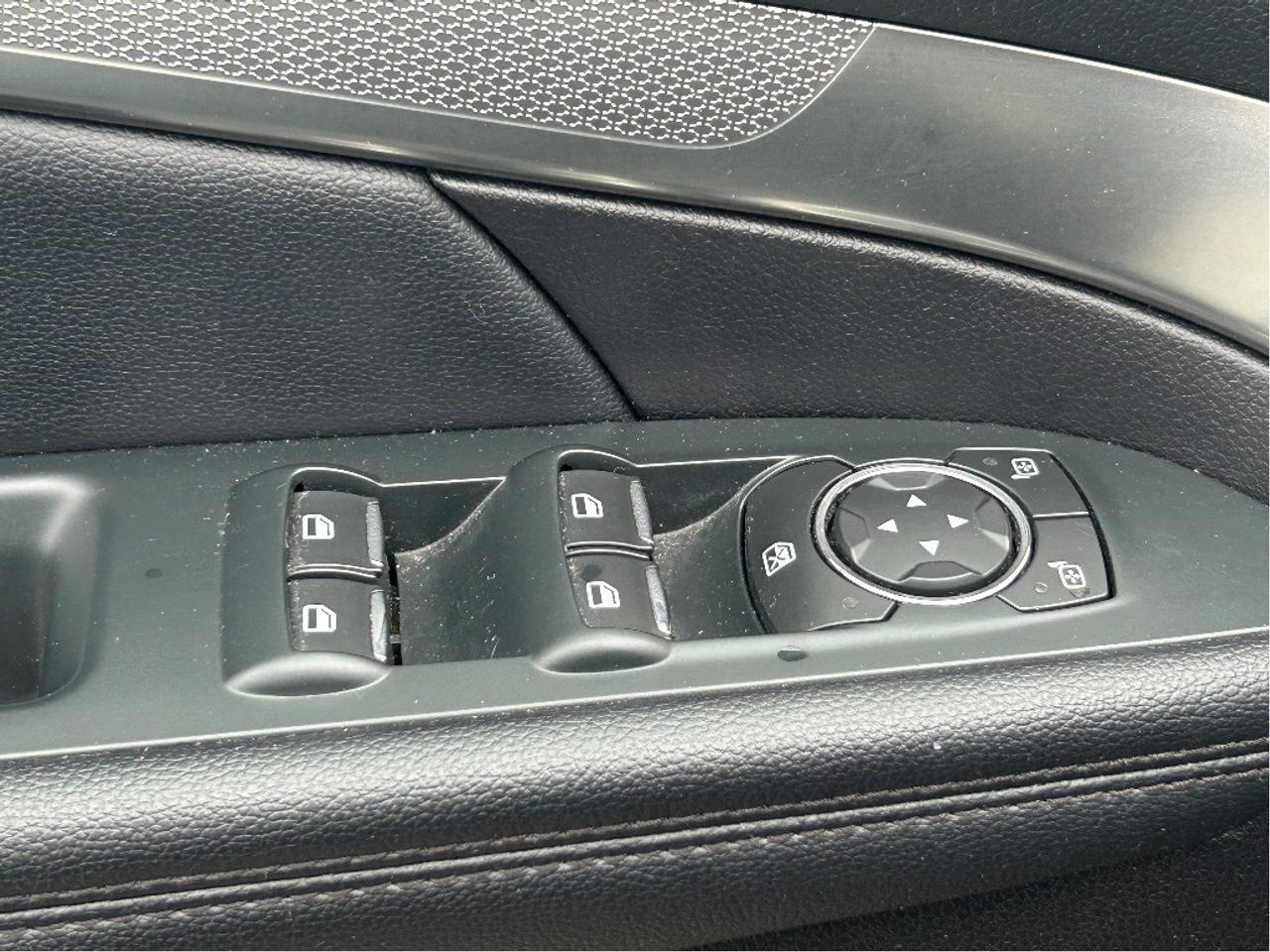 2019 Ford Explorer XLT, 4X4, HEATED LEATHER, REMOTE START! Photo