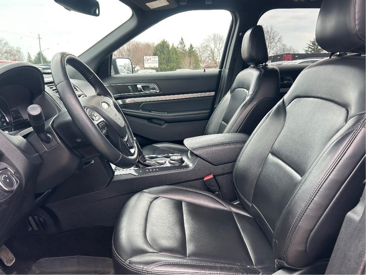 2019 Ford Explorer XLT, 4X4, HEATED LEATHER, REMOTE START! Photo