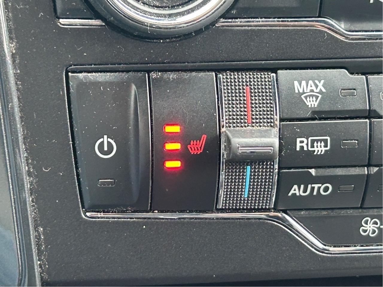 2019 Ford Explorer XLT, 4X4, HEATED LEATHER, REMOTE START! Photo