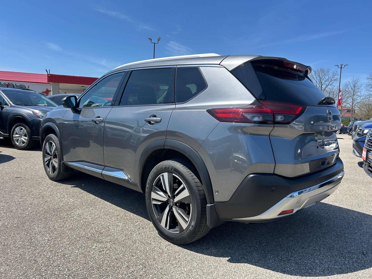 2023 Nissan Rogue PLATINUM, CLEAN CARFAX, SUNROOF, REMOTE START! Photo3