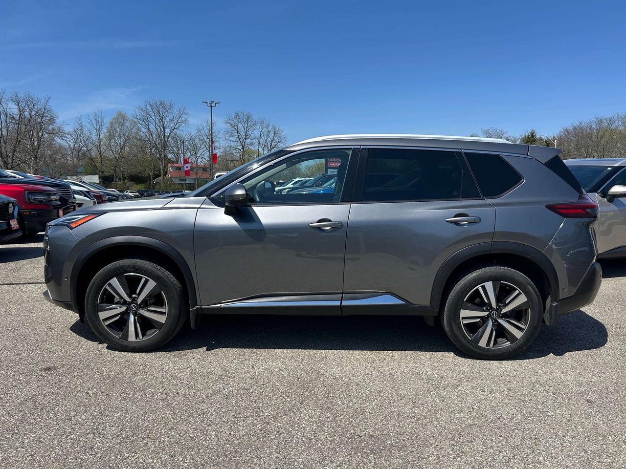 2023 Nissan Rogue PLATINUM, CLEAN CARFAX, SUNROOF, REMOTE START! Photo2