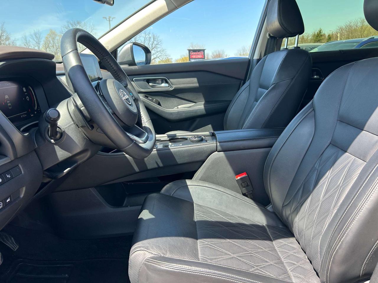 2023 Nissan Rogue PLATINUM, CLEAN CARFAX, SUNROOF, REMOTE START! Photo
