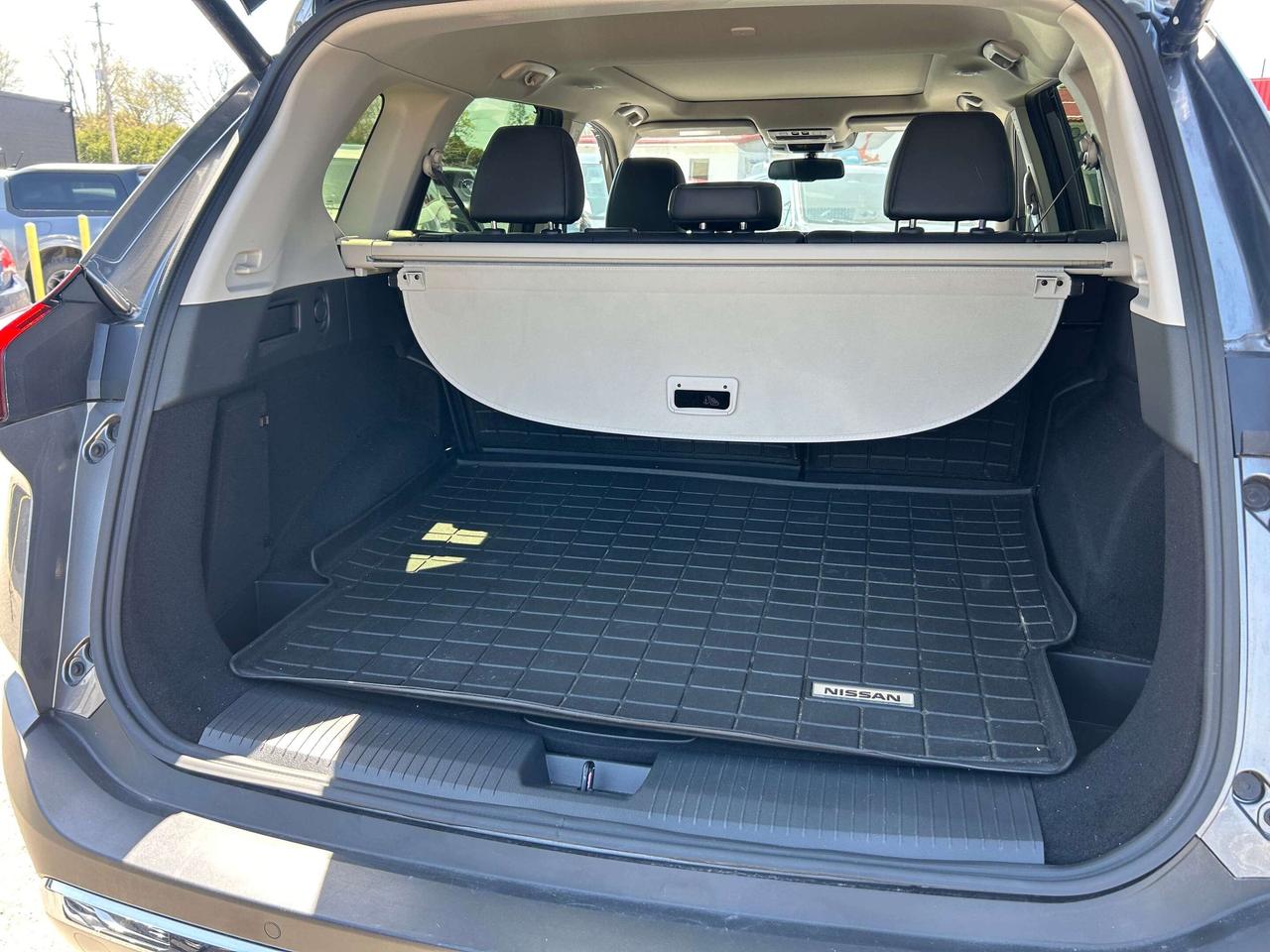 2023 Nissan Rogue PLATINUM, CLEAN CARFAX, SUNROOF, REMOTE START! Photo