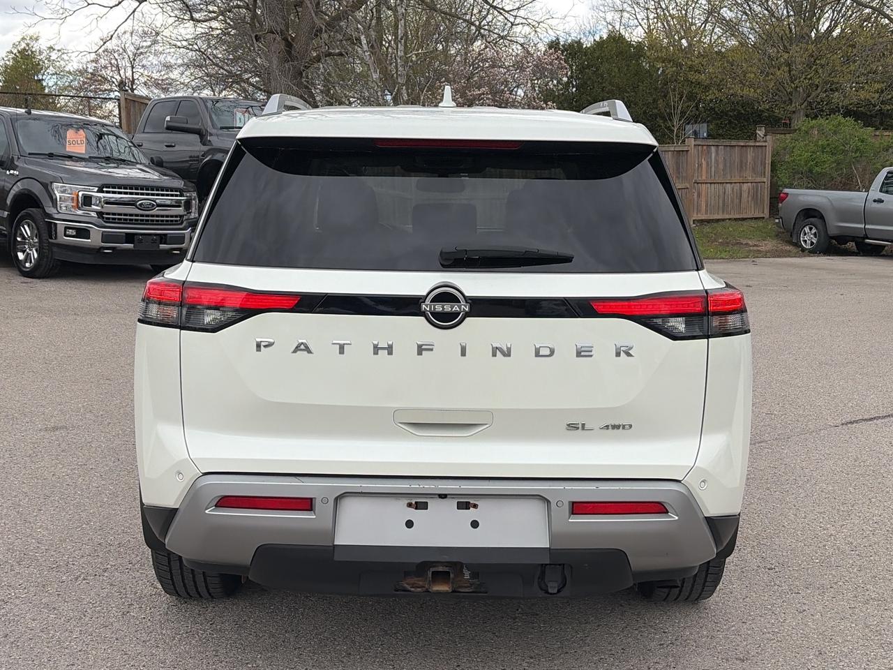2022 Nissan Pathfinder SL, AWD, LEATHER, MOONROOF, REMOTE START! Photo