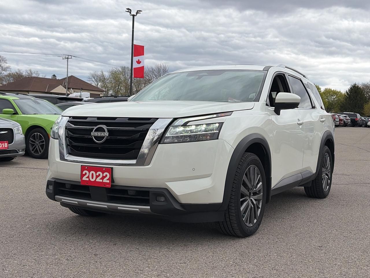 2022 Nissan Pathfinder SL, AWD, LEATHER, MOONROOF, REMOTE START! Photo
