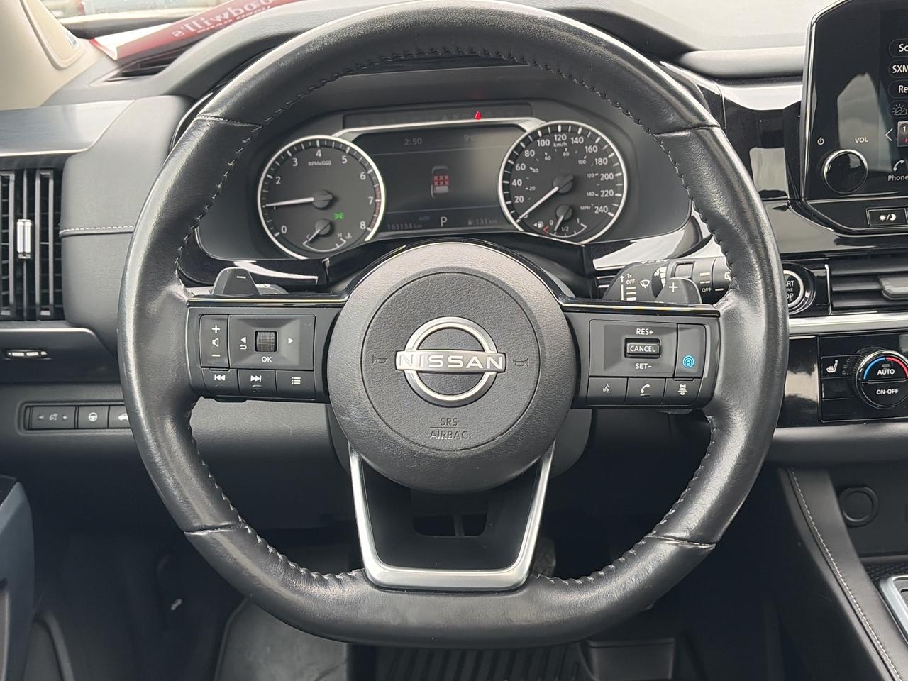 2022 Nissan Pathfinder SL, AWD, LEATHER, MOONROOF, REMOTE START! Photo